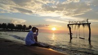 Menghabiskan senja di pantai ini pasti jadi pengalaman menyenangkan buat traveler. Setuju tidak? (Saktyo Dimas R/detikcom)