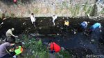 Pelanggar Masker di Solo Dihukum Bersih-bersih Sungai