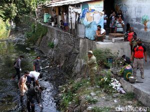 Pelanggar Masker di Solo Dihukum Bersih-bersih Sungai