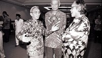Selama hidupnya, Jakob Oetama juga dapat banyak penghargaan. Penghargaan pertama yang diraih adalah Bintang Mahaputera Utama dari Pemerintah Indonesia pada tahun 1973. ANTARA Foto/Aris.