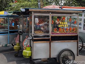 Pengumuman Lur! PKL di Rembang Tutup Lapak Saat Malam Tahun Baru