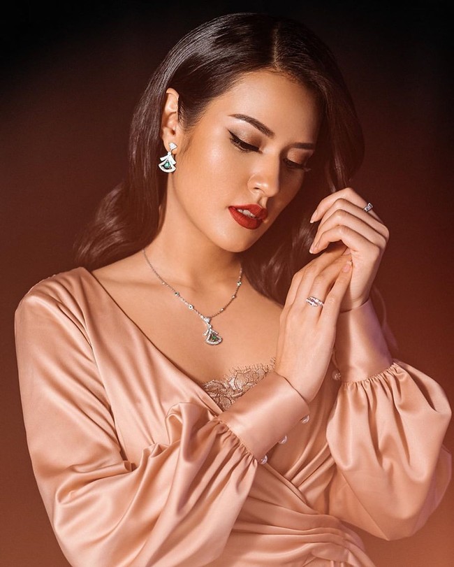 Pesaing Ayu Ting Ting pun datang dari negeri sendiri. Salah satunya penyanyi Raisa yang untuk kesekian kalinya masuk di daftar yang sama pada tahun sebelumnya. (Foto: Instagram)