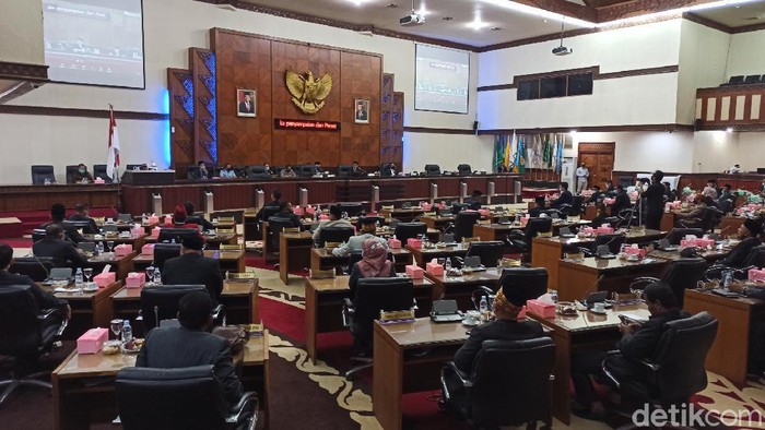 Rapat Paripurna DPR Aceh.