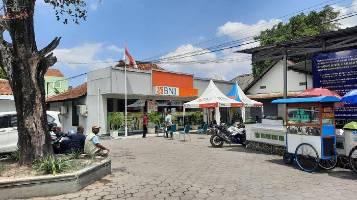 Salah satu kantor Bank BNI di Yogya yang ditutup sementara