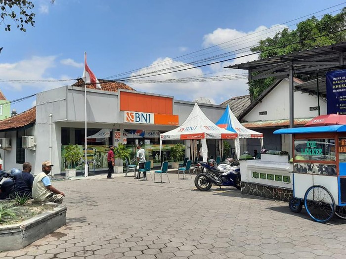 Salah satu kantor Bank BNI di Yogya yang ditutup sementara