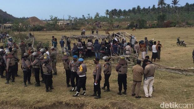 Sejumlah warga menolak pengosongan lahan untuk sirukuit MotoGP Mandalika. Polisi meminta warga menempuh jalur hukum (dok. Istimewa)