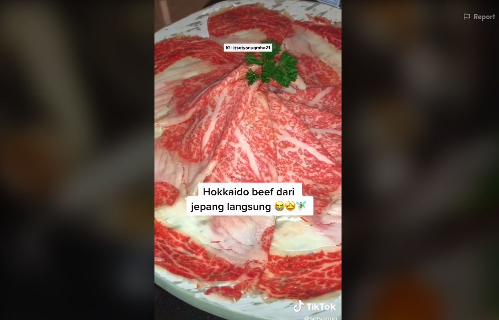 Selain Daging Rp 50 Juta, Netizen Ini Makan Bakso Kaki Lima Pakai Rolex!
