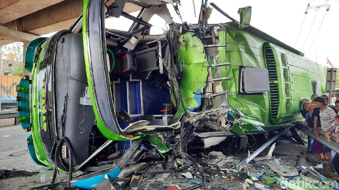 Tabrakan Beruntun di Tol Cipali