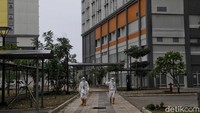 Wisma Atlet Kemayoran pertama kali dioperasikan sebagai RSDC pada Senin (23/3/2020). Presiden Joko Widodo (Jokowi) saat itu meresmikan RSDC Wisma Atlet. Wisma Atlet menangani pasien Corona gelombang varian Delta hingga Omicron. Pradita Utama/detikcom