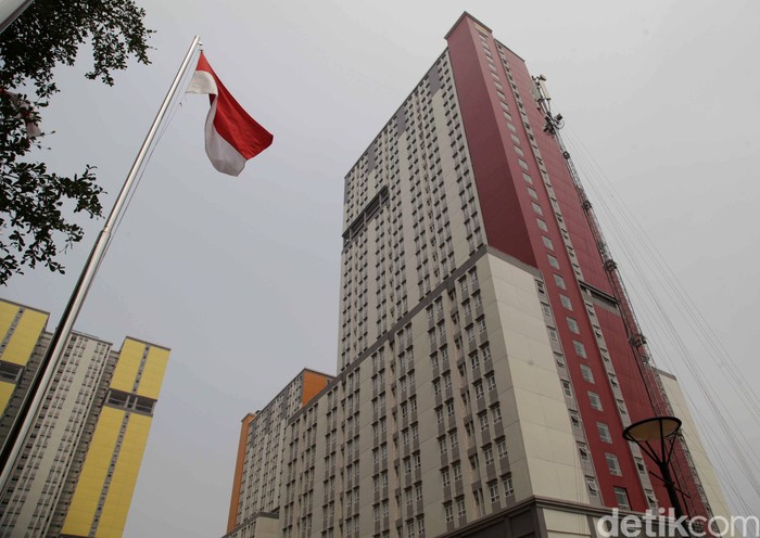 Wisma Atlet Kemayoran dialihfungsikan jadi rumah sakit darurat pasien COVID-19. Guna tangani kasus COVID-19 di Ibu Kota tower 5 Wisma Atlet pun siap beroperasi.