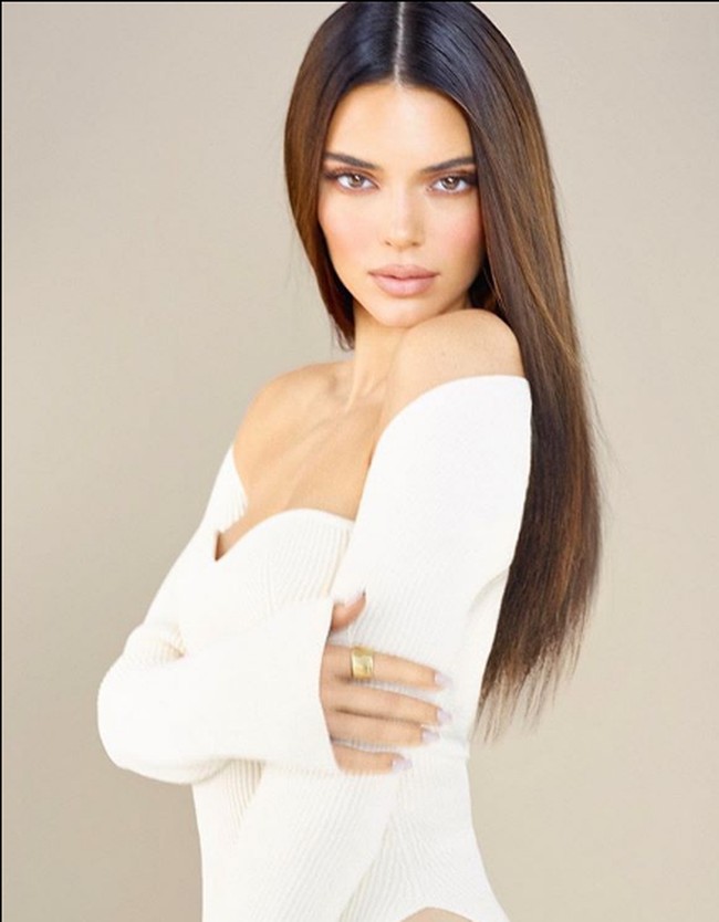 Kendall Jenner di usia dewasa. Kini ia sudah 25 tahun dan jadi model terkenal. Foto: Instagram