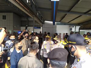 Operasi Yustisi di Stasiun Tanah Abang, Wakapolri Pergoki Warga Tak Bermasker