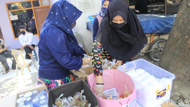 Warga cijerah berbagi setiap jumat