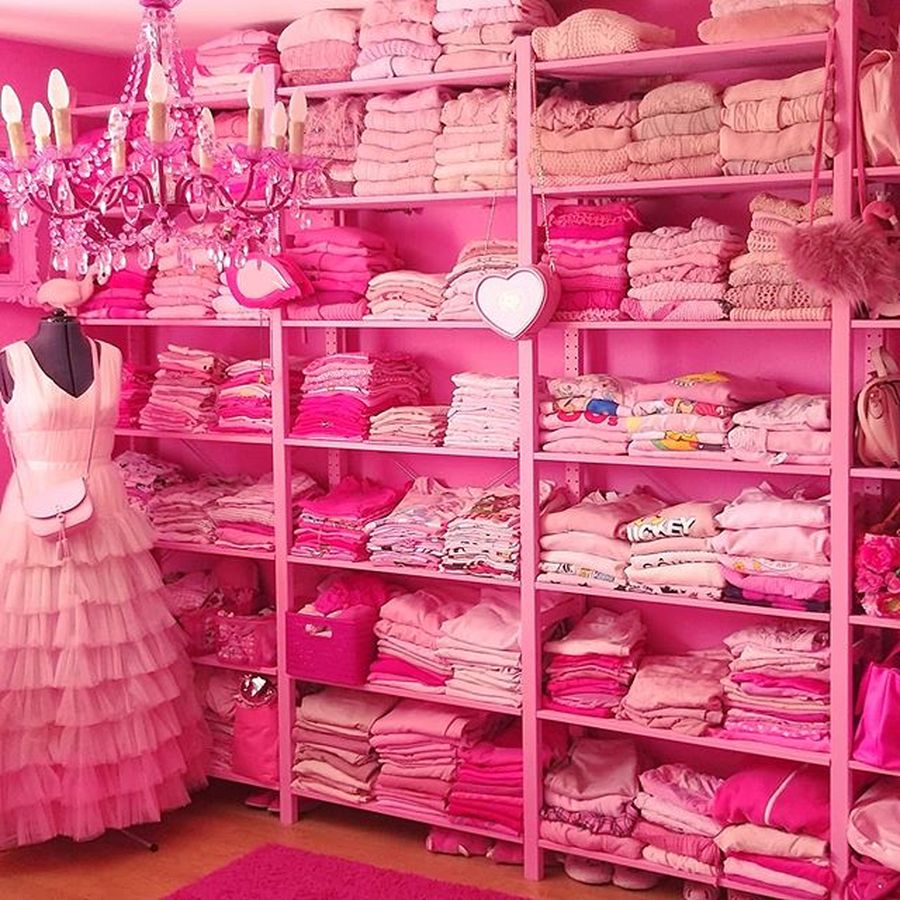 Kisah Wanita yang Gila Warna Pink, Cuma Pakai Baju Pink Selama 13 Tahun.