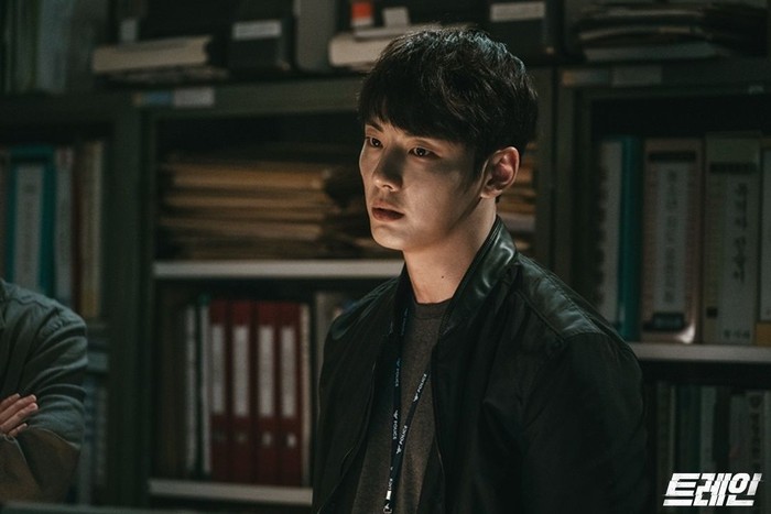 Yoon Shi Yoon di Train