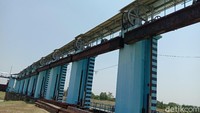 Untuk sampai di lokasi Bendung Wilalung dari pusat Kota Kudus menempuh jarak sekitar 17 Km atau selama 28 menit. Pantauan detikcom di Bendung Wilalung masih berdiri kokoh, Sabtu (12/9/2020).