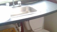 Sekecil apapun ukuran rumah tapi selalu ada tempat untuk area dapur. Tapi tempat masak ini tak selalu hadir dengan desain yang nyaman. Ada banyak dapur yang bentuknya nyeleneh. Foto: 1cak.com