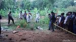 Evakuasi Mayat di Kolong Jembatan Tol Batang jadi Tontonan Warga