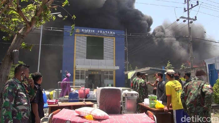 Kebakaran pabrik spare part motor di Lamongan