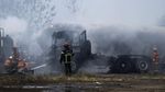 5 Truk Tanki di Surabaya Ini Ludes Terbakar Gegara Alang-alang