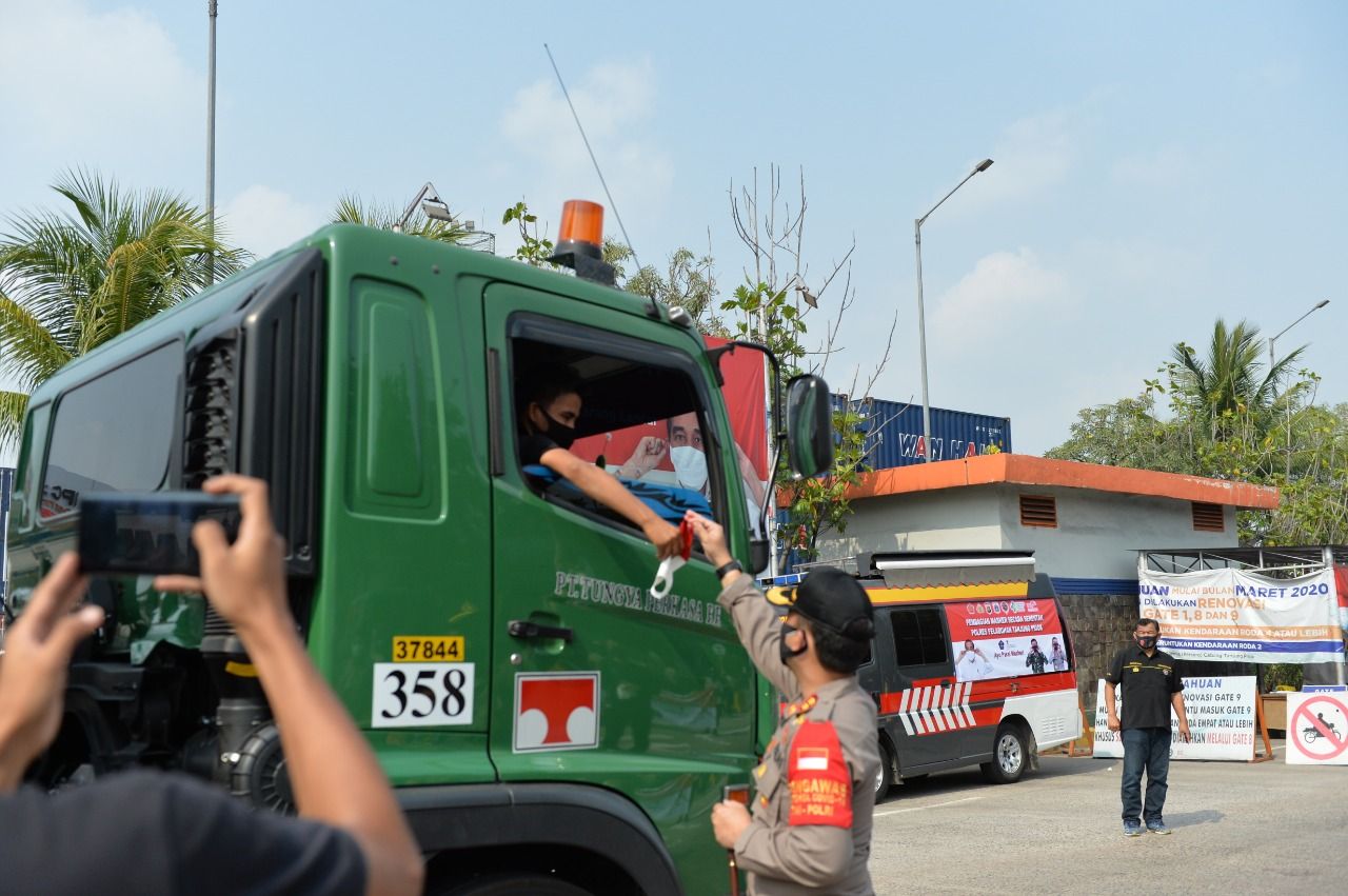 Polres Pelabuhan Tanjung Priok Bagi-bagi Masker. (Dok Istimewa)