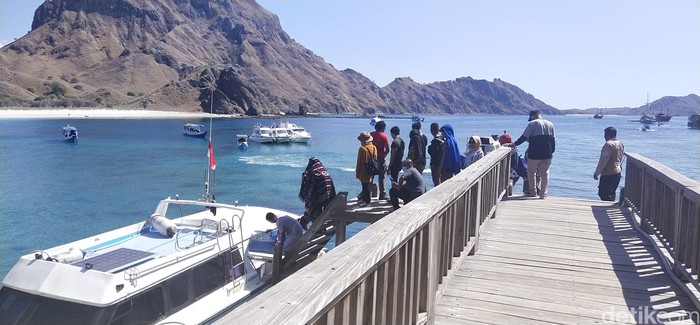 pulau padar ramai turis