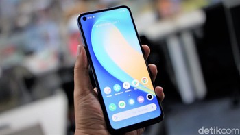 Ponsel ini mengusung layar 6,5 inch dengan resolusi Full HD+. Foto: Adi Fida Rahman/detikINET