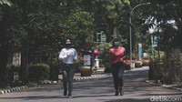 Dalam imbauannya, tersebut nama tempat wisata DKI Jakarta seperti Monas dan Ragunan. Kebetulan, izin keduanya dikelola langsung oleh pihak Pemprov.
