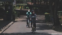 Langkah itu dicapai setelah Anies Baswedan menarik rem darurat dengan mempertimbangkan terjadinya peningkatan kasus aktif positif Covid-19 di Jakarta serta krisis kapasitas ketersediaan tempat tidur isolasi dan ruang ICU bagi pasien.
