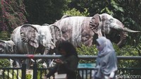 Untuk diketahui, total kasus positif virus Corona (Covid-19) di Indonesia bertambah menjadi 210.940 per hari ini (12/9/2020). Dengan peningkatan kasus ini, Anies menekankan tempat makan, restoran hingga tempat hiburan dan wisata.