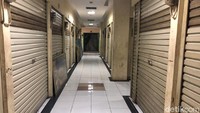 Seorang pedagang di Pasar Gembrong Baru yang bernama Widanto mengatakan, masih banyak pedagang yang enggan untuk pindah ke lokasi baru tersebut.