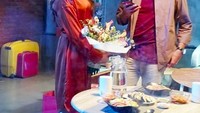 Single lagu Tiara banyak yang sukses di pasaran. Mulai dari Terlanjur Mencinta, Gemintang Hatiku, sampai yang terbaru yaitu 365. Ini pesona Tiara saat syuting video klip singlenya. Foto: Instagram tiaraandini/mootiara_official