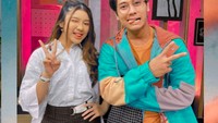 Nama Tiara belakangan tengah ramai dibicarakan gara-gara foto ini. Tiara dituding panjat sosial (pansos) dengan Rizky Billar. Banyak pendukung Tiara lantas geram dengan tudingan itu. Foto: Instagram tiaraandini/mootiara_official