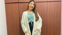 Inilah Tiara Andini, penyanyi muda asal Jember, Jawa Timur yang namanya dikenal lewat kompetisi menyanyi Indonesian Idol. Ia meraih juara 2 saat itu. Foto: Instagram tiaraandini/mootiara_official