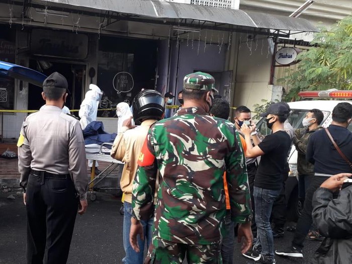 Toko roti dan kue Trubus Yogyakarta terbakar, Sabtu (12/9/2020).