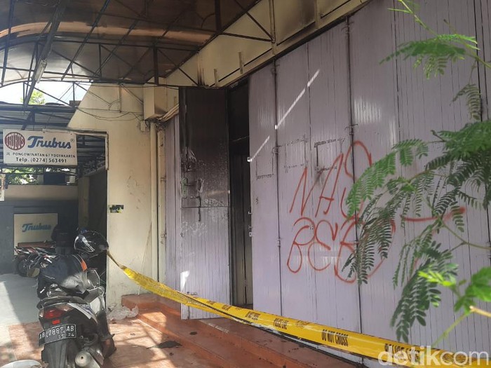 Toko Roti Trubus Jogja yang dibakar karyawan, Sabtu (12/9/2020).