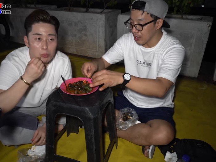 Orang Korea Cobain Tutut