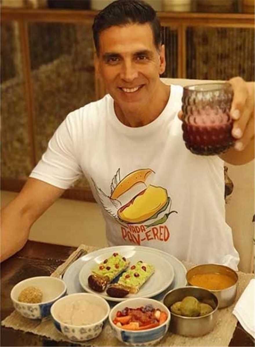 Aktor Bollywood Akshay Kumar Rutin Minum Urine Sapi