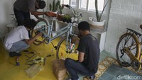 Sepeda custom buatan Swaspeda ini telah dipakai oleh Risa Saraswat.