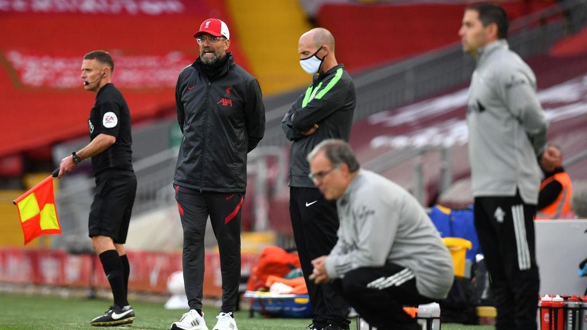 Juergen Klopp tak risau meski lini belakang Liverpool tampil rapuh di laga kontra Leeds United (Foto: Getty Images/Pool)