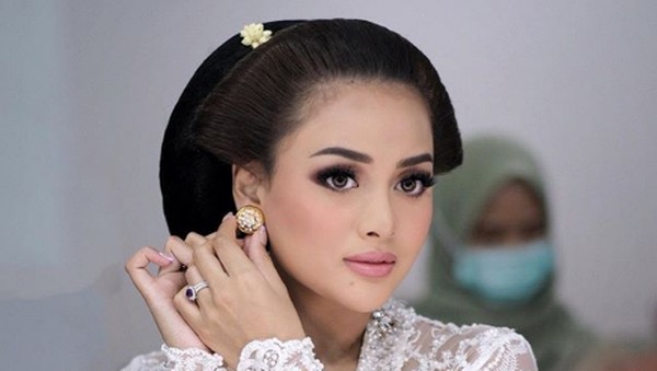 7 Pesona Aurel Hermansyah Jadi Pengantin Jawa, Calon Bojo Atta Halilintar