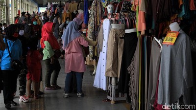 Suasana di JPM Tanah Abang H-1 Jelang Jakarta PSBB Total