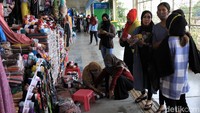 Mulai 14 September, Pembatasan Sosial Berskala Besar (PSBB) kembali diterapkan di DKI Jakarta secara ketat. Nantinya, saat PSBB berlangsung, ada 5 tempat yang harus ditutup. Aturan itu juga tertuang dalam Pergub No 88 Tahun 2020. Pergub tersebut mengatur tentang Perubahan atas Peraturan Gubernur Nomor 33 Tahun 2020 tentang Pelaksanaan Pembatasan Sosial Berskala Besar dalam Penanganan Corona Virus Disease 2019 (COVID-19) di Provinsi Daerah Khusus Ibukota Jakarta.