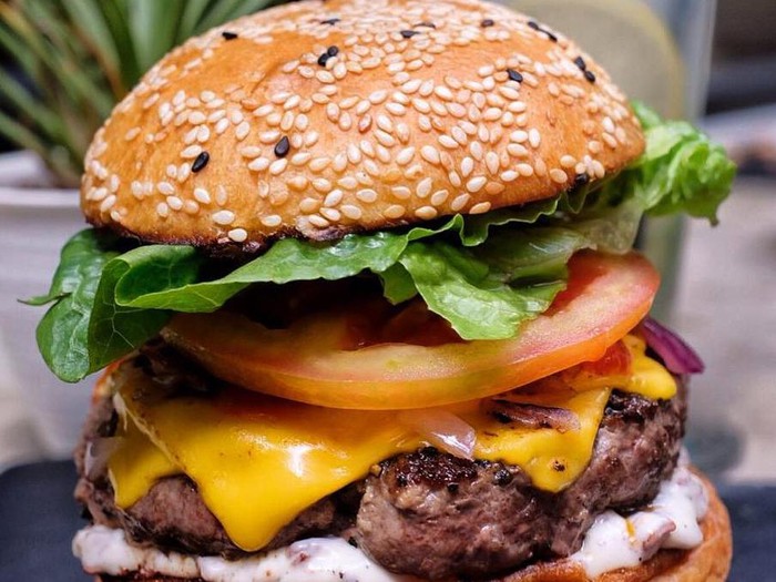 Burger Tebal Berlimpah Isian