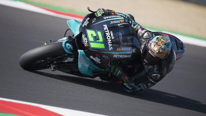 MISANO ADRIATICO, ITALY - SEPTEMBER 12: Franco Morbidelli of Italy and Petronas Yamaha SRT  (new helmet for the race) rounds the bend during the MotoGP Of San Marino - Qualifying at Misano World Circuit on September 12, 2020 in Misano Adriatico, Italy. (Photo by Mirco Lazzari gp/Getty Images)