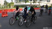 Kepala Dinas Perhubungan DKI Jakarta Syafrin Liputo mengimbau agar masyarakat tetap menjaga kebugaran diri. Dia beranggapan masyarakat tetap bisa berolahraga di dalam rumah masing-masing.