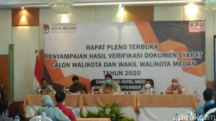 Ketua KPU Medan, Agussyah Ramadani Damanik usai rapat pleno terbuka (Datuk Haris Molana/detikcom)