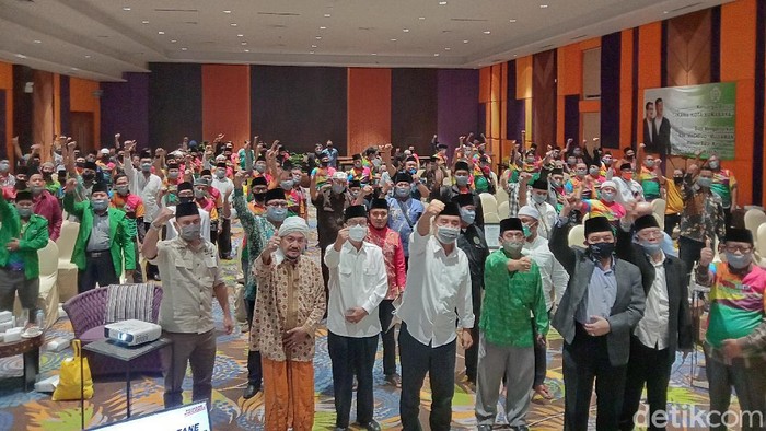 Calon Wali Kota-Wakil Wali Kota Surabaya, Machfud Arifin-Mujiaman Sukirno mendapat banyak dukungan dalam sehari. Mulai dari berbagai elemen masyarakat hingga sayap partai.