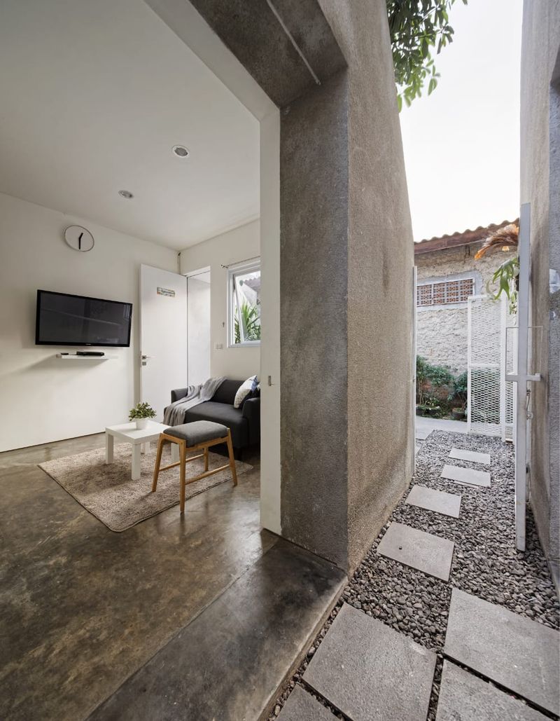 Rumah kecil di dalam gang Ibu Kota curi atensi dunia. Rumah ini dinobatkan sebagai Small Architecture+ Small Living by People Choice di ajang Architizer Award.