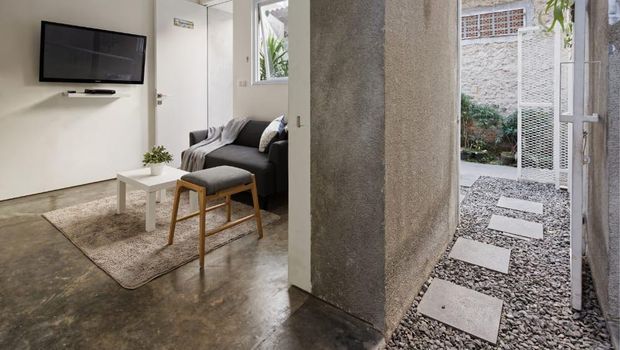 Rumah kecil di dalam gang Ibu Kota curi atensi dunia. Rumah ini dinobatkan sebagai Small Architecture+ Small Living by People Choice di ajang Architizer Award.
